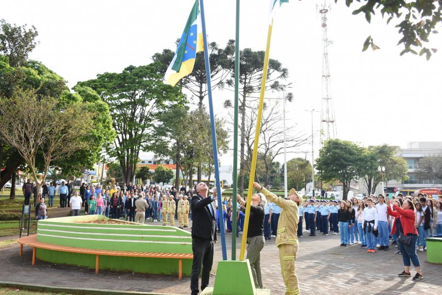 Semana da Pátria: hasteamento bandeiras